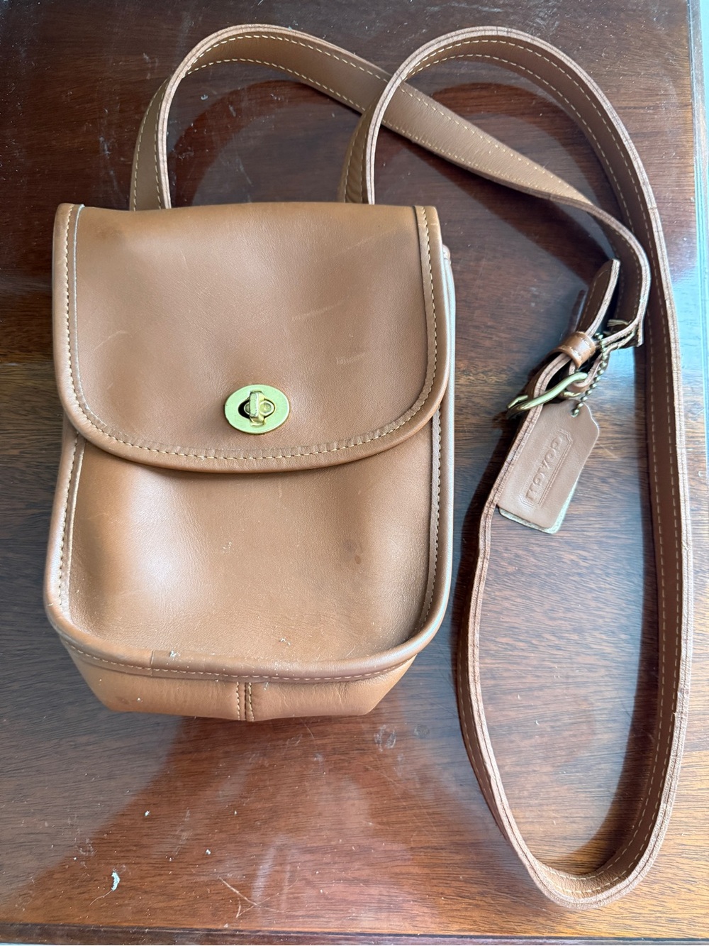 Vintage Coach British Tan Leather turnlock Crossbody Bag- made in USA